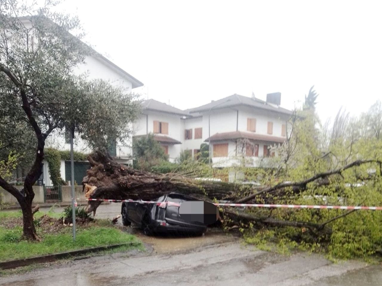 Emilia-Romagna pogođena vjetrovima, vatrogasci odgovorili na više od 100 poziva