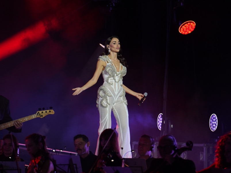 Emina Jahović rasplakala Sava centar: Suze, aplauzi i gosti iznenađenja