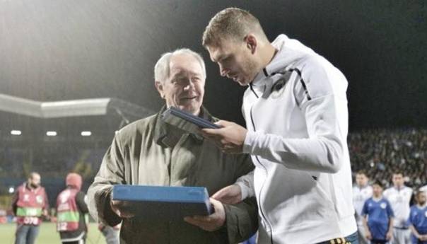 Emotivni oproštaj Edina Džeke od trenera: Volim te i voljet ću te zauvijek