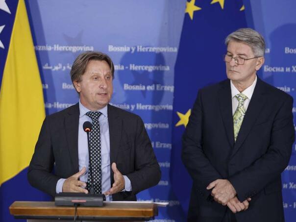 Emrić i Mehmedović: Grupa zastupnika želi da se pitanje državne imovine uredi zakonom