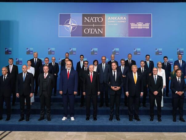 Erdogan iznenadio lidere NATO-a: Svakom poklonio pištolj s ugraviranim imenom