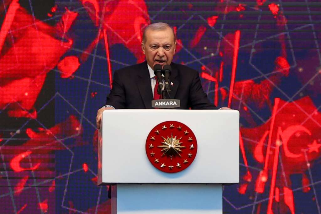 Erdogan: Pred narodom koji je ustao 15. jula nijedna sila nije mogla opstati