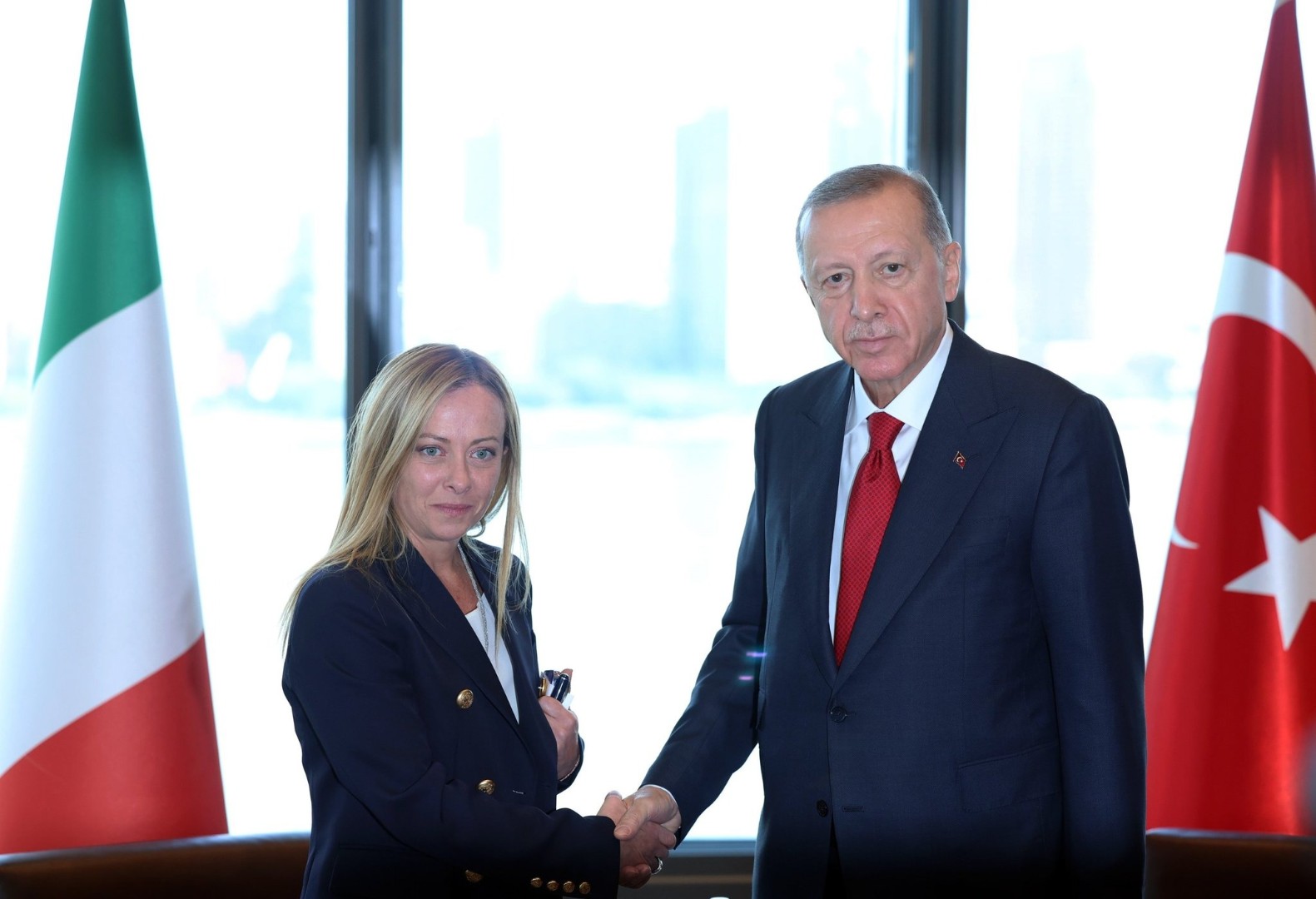Erdogan razgovarao s Meloni, Turska spremna pomoći u okončanju rata
