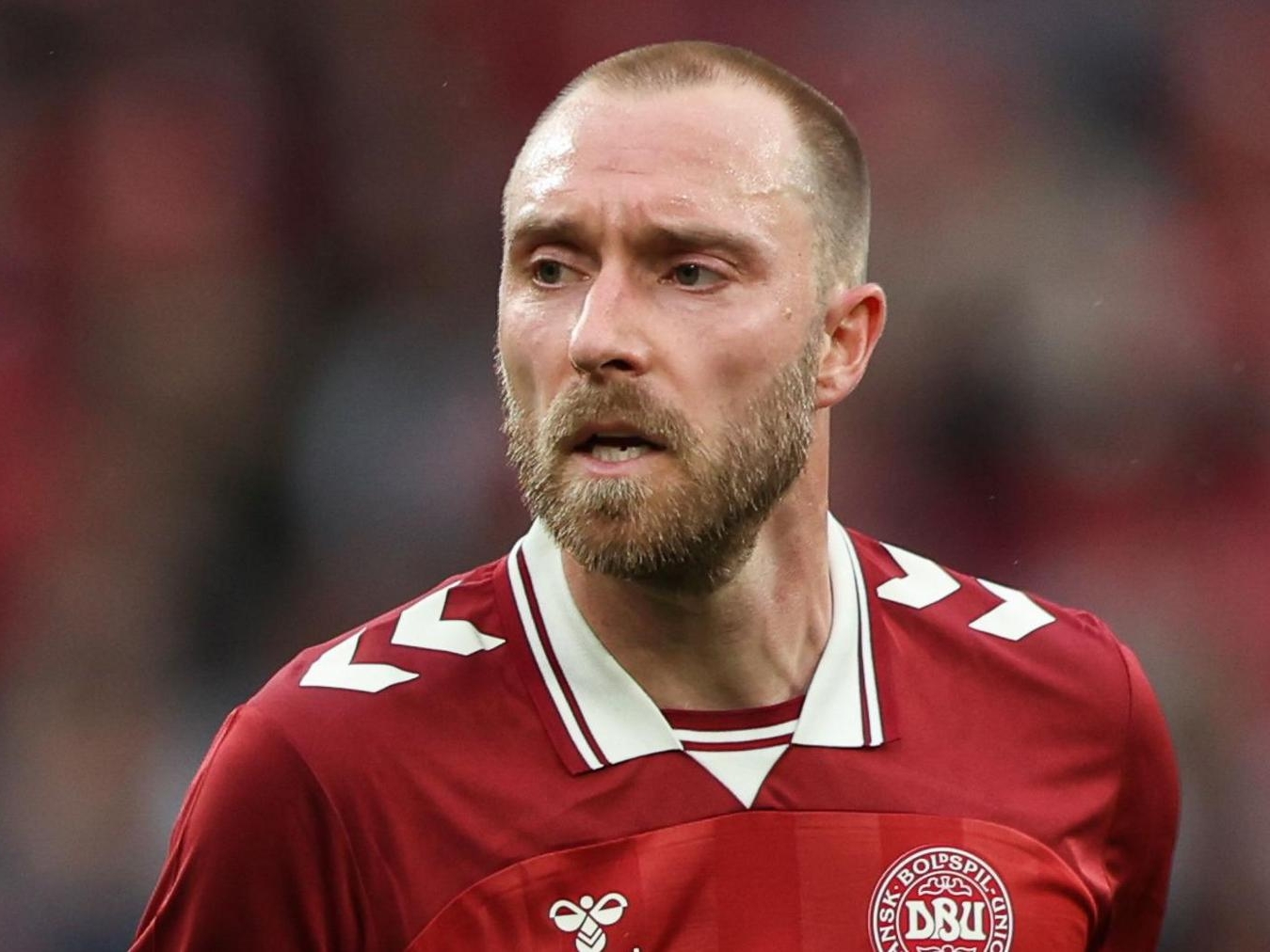 Eriksen se srušio na terenu, ali se brzo oporavio i napustio stadion