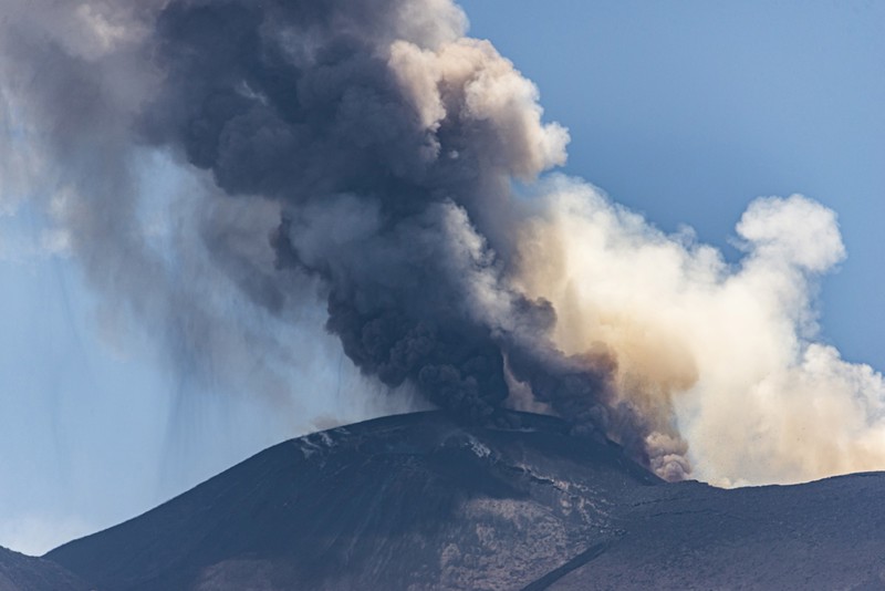 Erupcija Etne paralizovala saobraćaj: Zatvorena glavna zračna luka na Siciliji