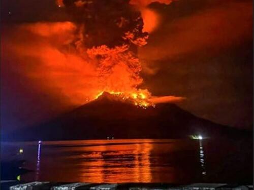 Eruptirao vulkan u Indoneziji, stotine evakuisanih