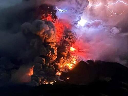 Eruptirao vulkan u Indoneziji: Zatvoren aerodrom, evakuacije...