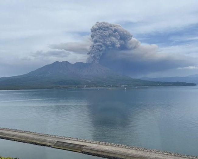 Eruptirao vulkan u Japanu: Otkazani letovi, stanovnici evakuisani