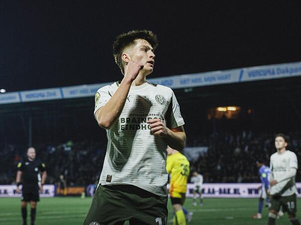 Esmir Bajraktarević dobija novu poziciju u PSV-u?