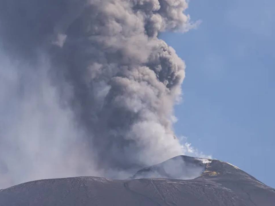Etna ponovno eruptirala: Obustavljen aviosaobraćaj na Siciliji