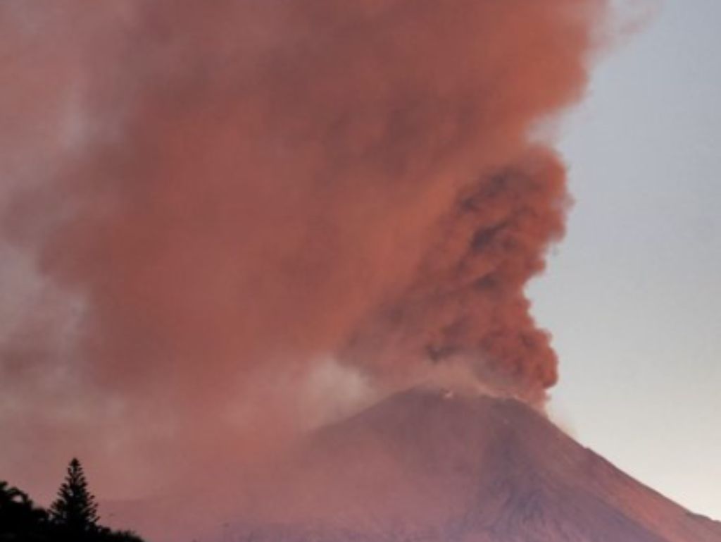 Etna ponovo zaustavila aviosaobraćaj: Svi letovi u Kataniji obustavljeni