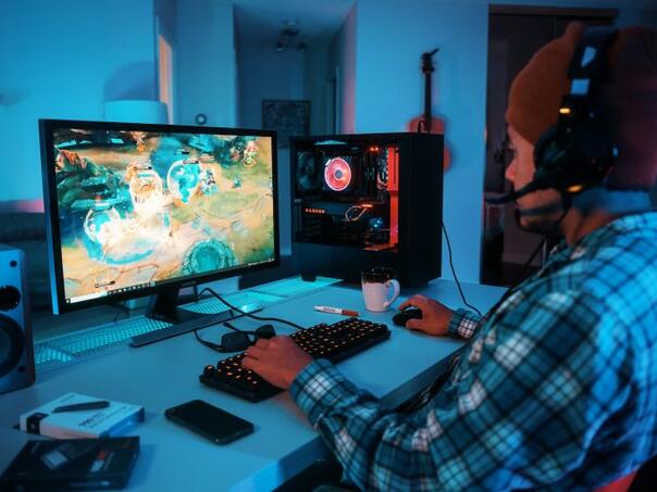 EU upozorava: Kriminalci sve češće vrbuju djecu preko gaming platformi