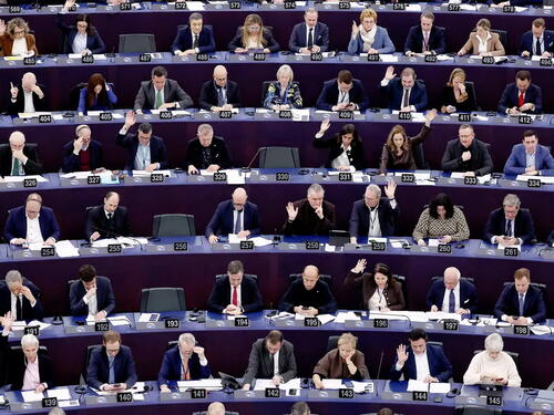 EU zaustavlja trgovinski sporazum s Amerikom zbog Trumpovih prijetnji