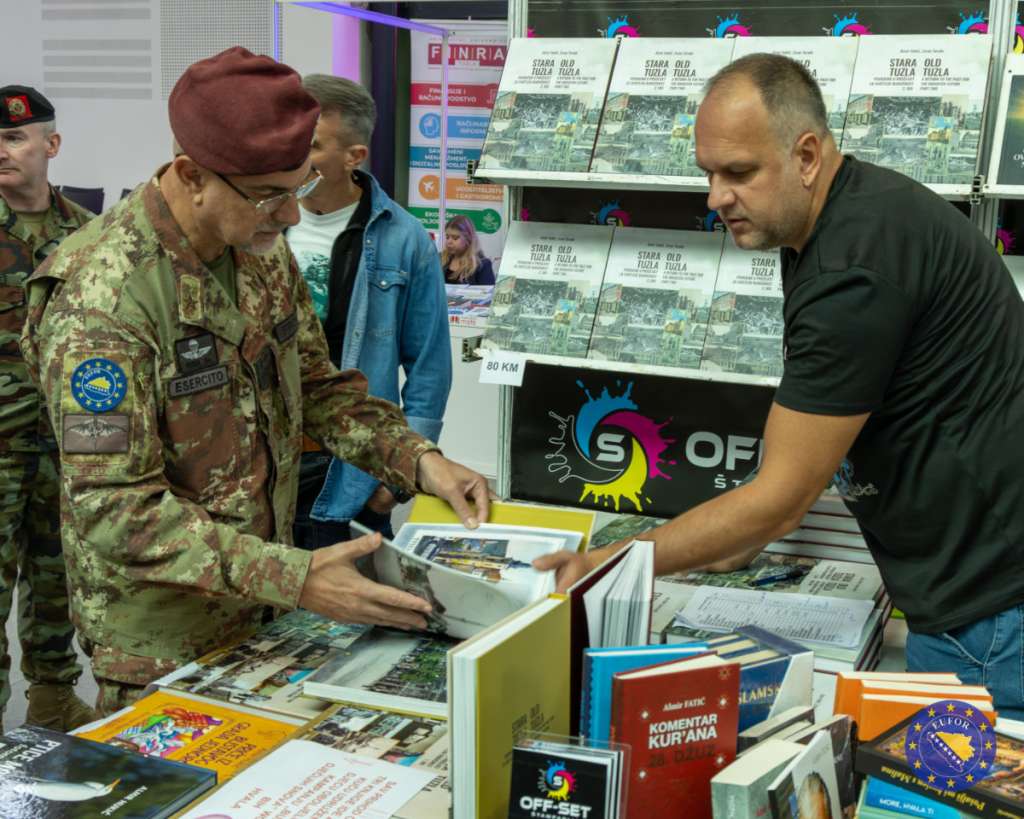 EUFOR među knjigama i čitaocima u Tuzli: "Sigurnost stvara prostor za život i napredak“