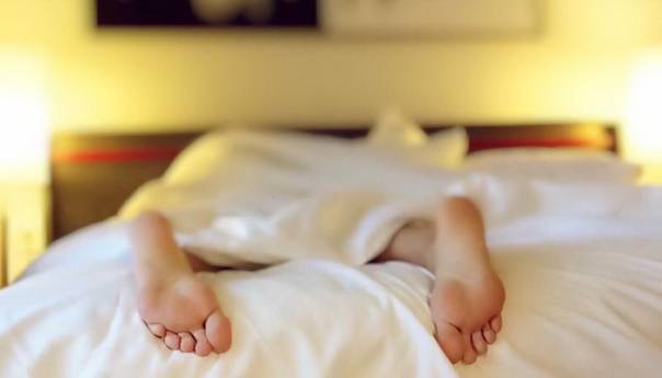 Evo zašto biste trebali prestati sa spavanjem na trbuhu