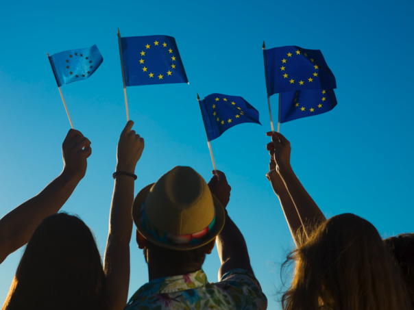 Evropljani i dalje smatraju demokratiju i ekonomsku moć glavnim snagama EU