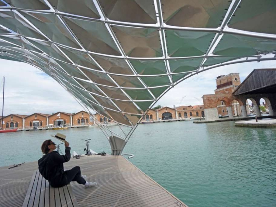 Evropska komisija osuđuje učešće Rusije na Venecijanskom bijenalu