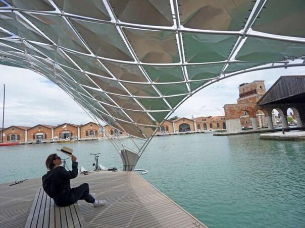 Evropska komisija osuđuje učešće Rusije na Venecijanskom bijenalu