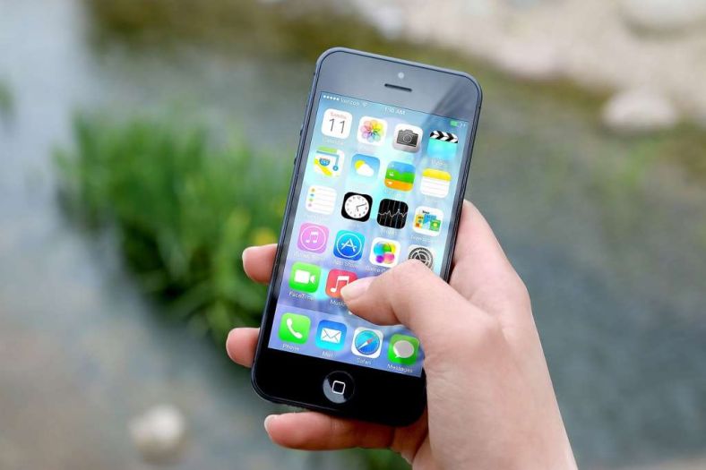 Evropska zemlja planira zabraniti mobitele u školama od naredne godine