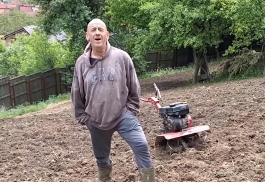 Fazla podijelio video: Subota na njivi uz pjesmu i frezu