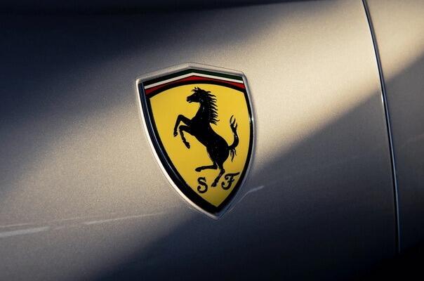 Ferrari u oktobru predstavlja svoj prvi električni automobil