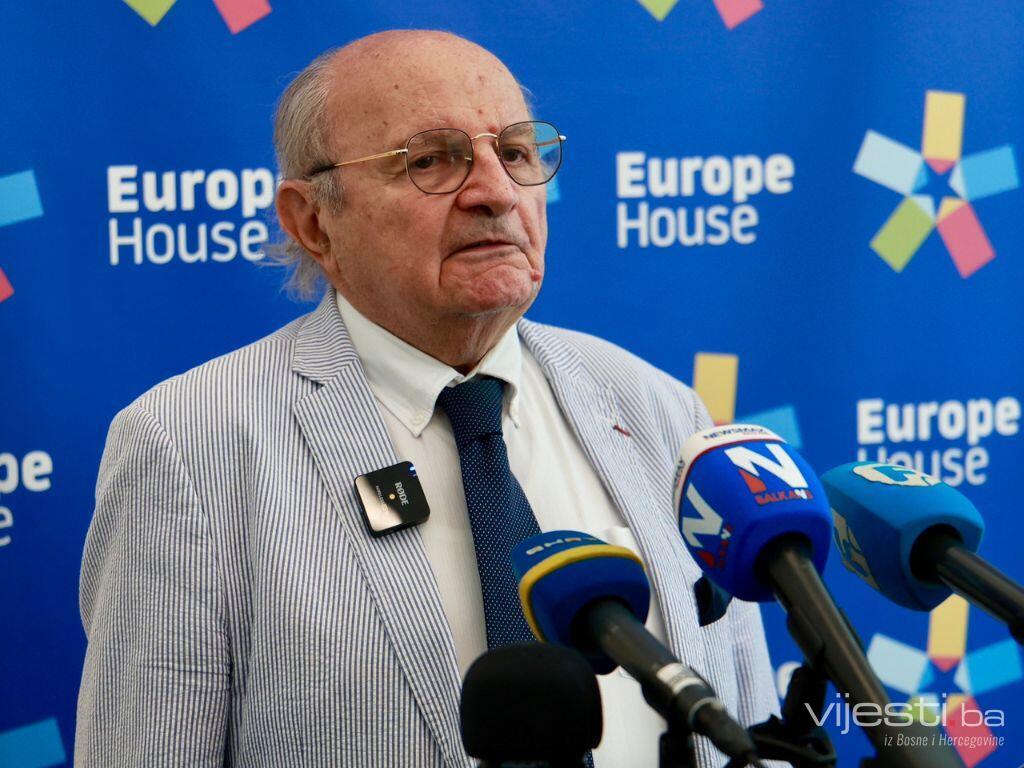 Finci osudio veličanje zločinca Mladića: Sa čuđenjem gledamo...