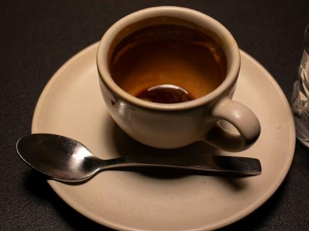 Fočak šoljom kafe gađao pravoslavnu ikonu, majka pobjegla u podrum