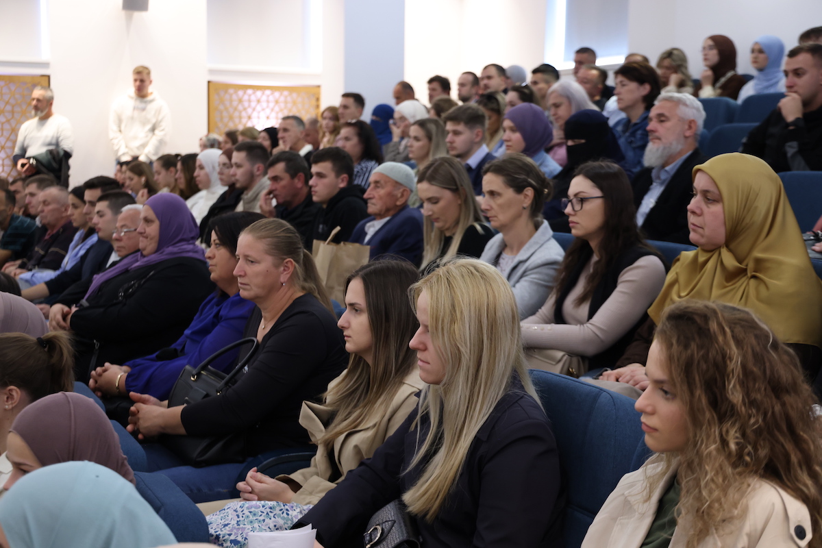 Fond 'Gazi Husrev-beg' uručio 230 stipendija učenicima i studentima u BiH i Sandžaku