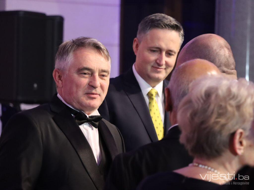 Foto: Komšić i Bećirović domaćini prijema u čast 1. marta