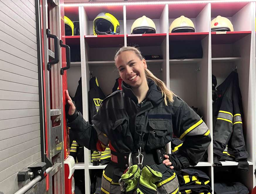 Foto: Lara vatrogasac od 15. godine, danas se bori s najvećim požarom u karijeri