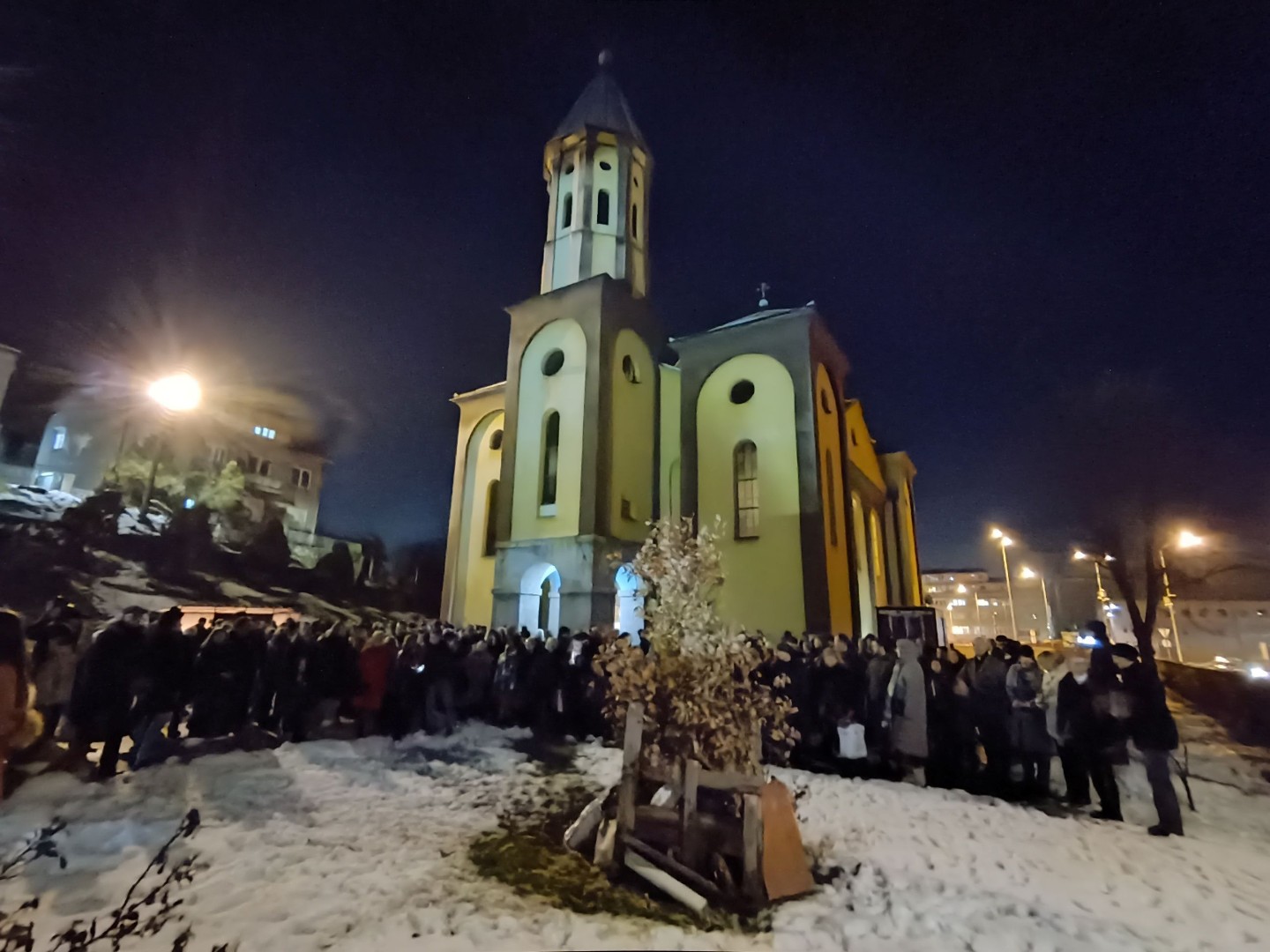 Foto: Svetom liturgijom Badnja večer obilježena i u Zenici