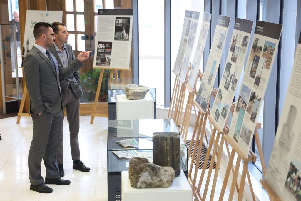 Fotografije koje svjedoče - izložba o uništenim džamijama BiH i Kosova