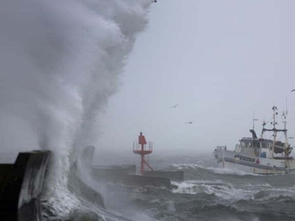 Francuska na udaru oluje Goreti: Crvena uzbuna, vjetar do 160 km/h