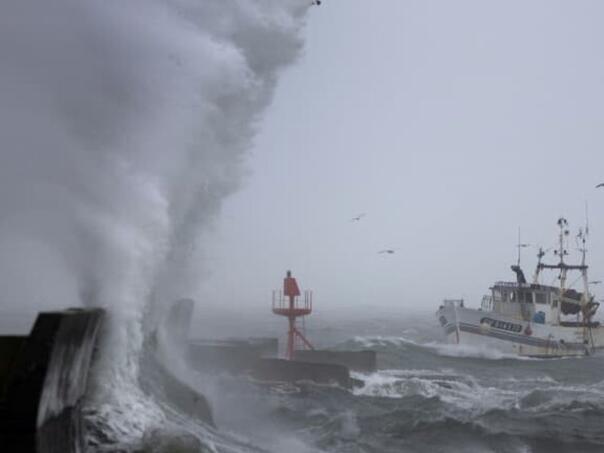 Francuska na udaru oluje Goreti: Crvena uzbuna, vjetar do 160 km/h