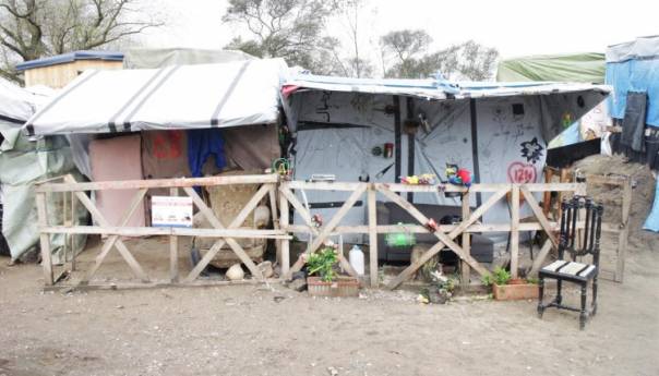 Francuska policija demontirala migrantski kamp u luci Calais