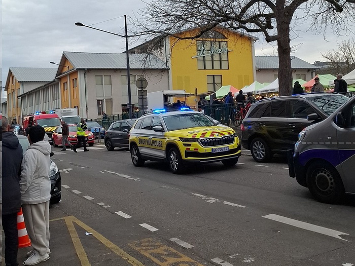 Francuska: U napadu nožem ubijena jedna osoba, tri policajca povrijeđena