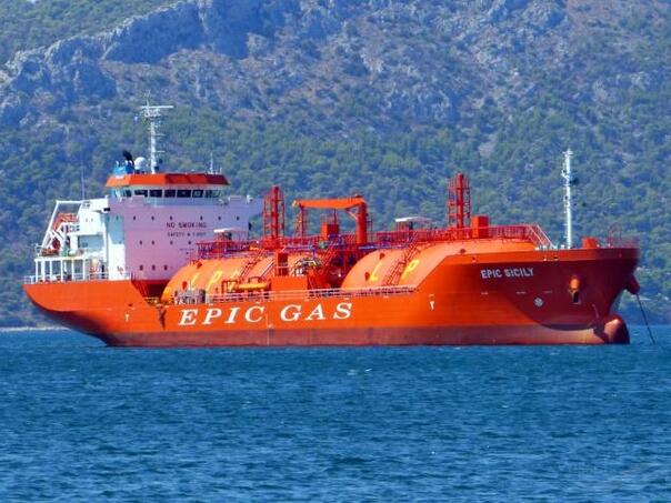Francuska zaustavila tanker povezan s Rusijom kod obale Sicilije