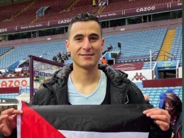 Fudbaler koji je izbačen iz kluba zbog podrške Palestini suočio se sa novim problemom