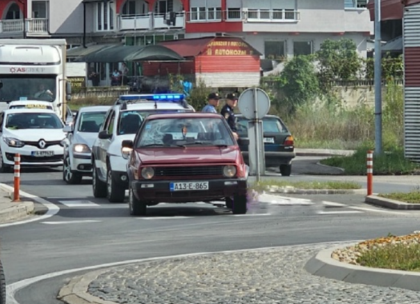 Golf 2 se pokvario u kružnom toku, vozač ga napustio i nije se vratio