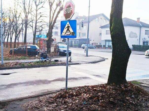 Golfom oštetio semafor i ogradu kod škole u Banja Luci