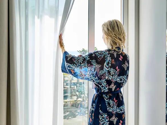 Gosti hotela moraju platiti kaznu od 2.800 eura, ako pogledaju kroz prozor