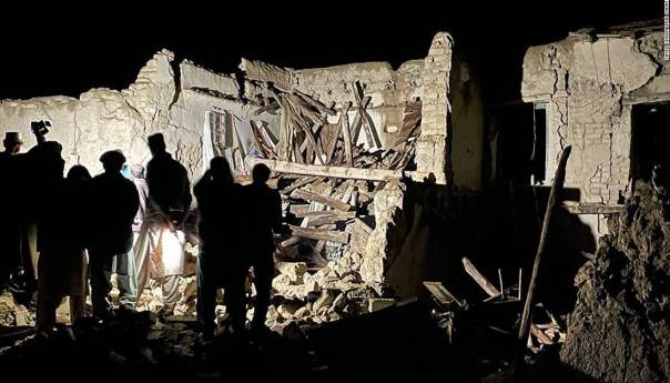 Gotovo 2.000 kuća srušeno u razornom zemljotresu u Afganistanu
