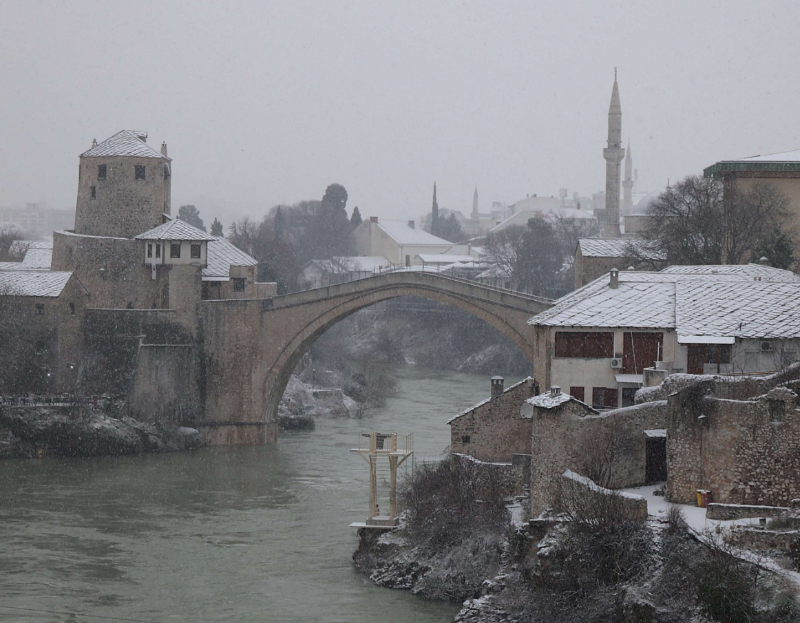 Grad Mostar: Kazne do 10.000 KM za neuklanjanje snijega i leda