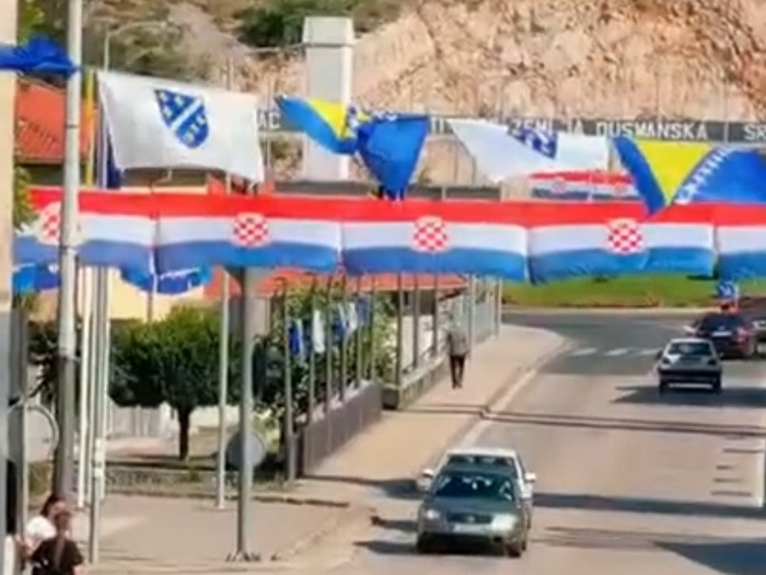 Grad Stolac pozvao udruženja i pojedince da uklone navijačke zastave