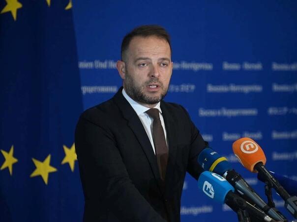 Građani BiH satima čekaju na granici: Muslić upozorio na gužve zbog novih pravila EU