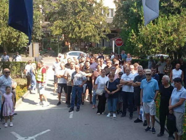 Građani Goražda ponovo pred Gradskom upravom zbog problema sa vodosnabdijevanjem