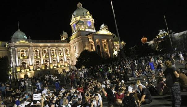 Građani na provokacije: "Nećemo da rušimo Beograd"