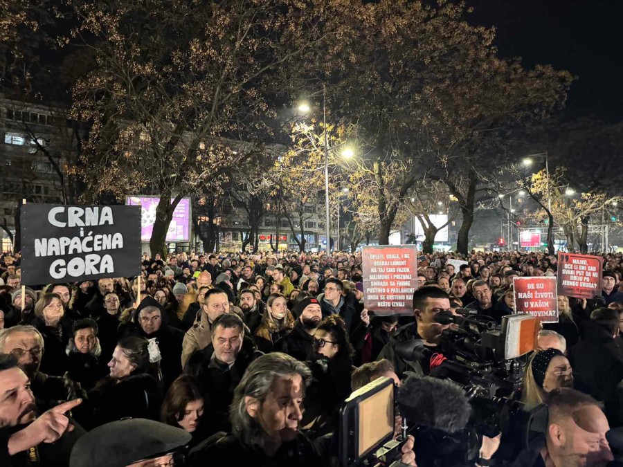 Građani Podgorice protestovali ispred zgrade MUP-a, traže se ostavke