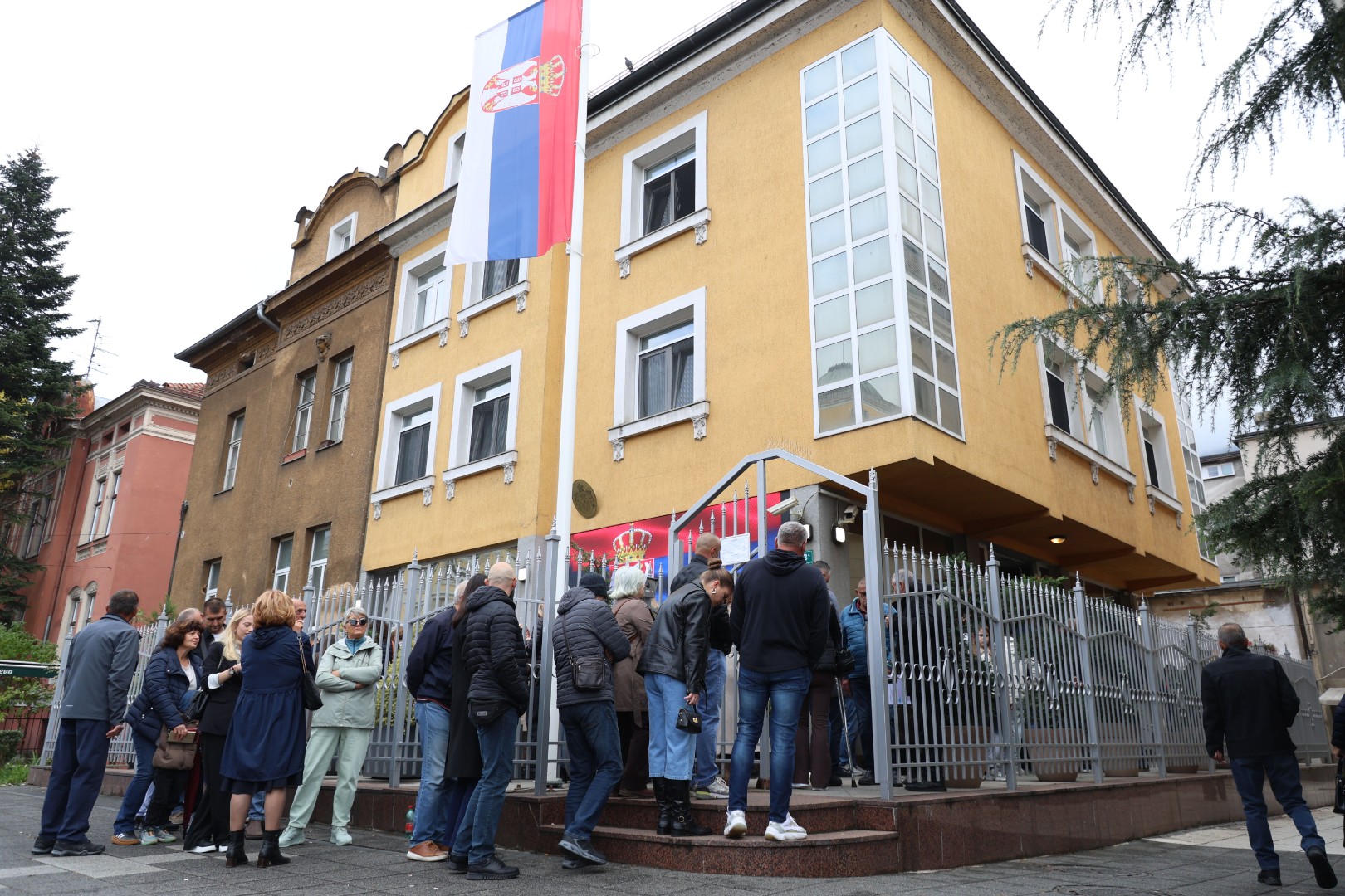 Građani Srbije glasaju i u BiH: Otvoreno 28 biračkih mjesta