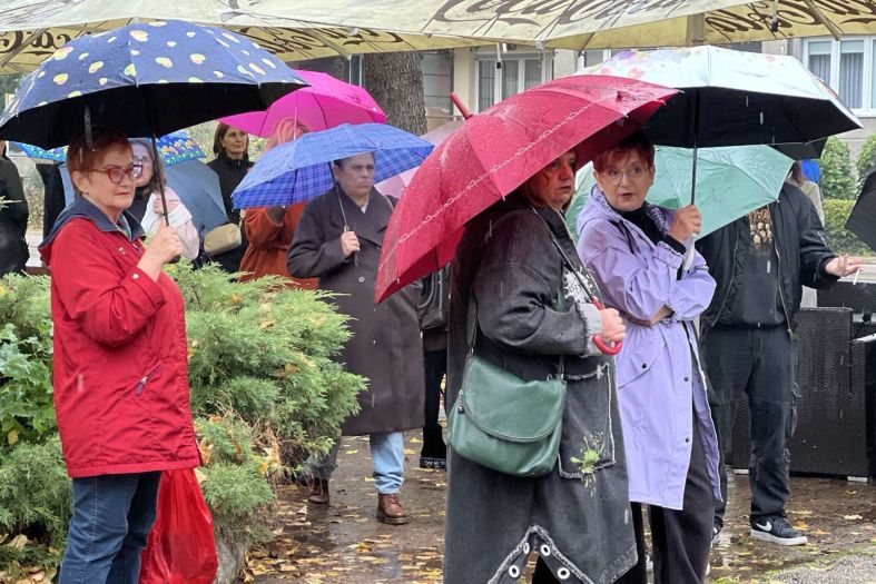 Građani Tuzle na protestu ispred MUP-a TK: Vrijeme je da kažemo DOSTA!